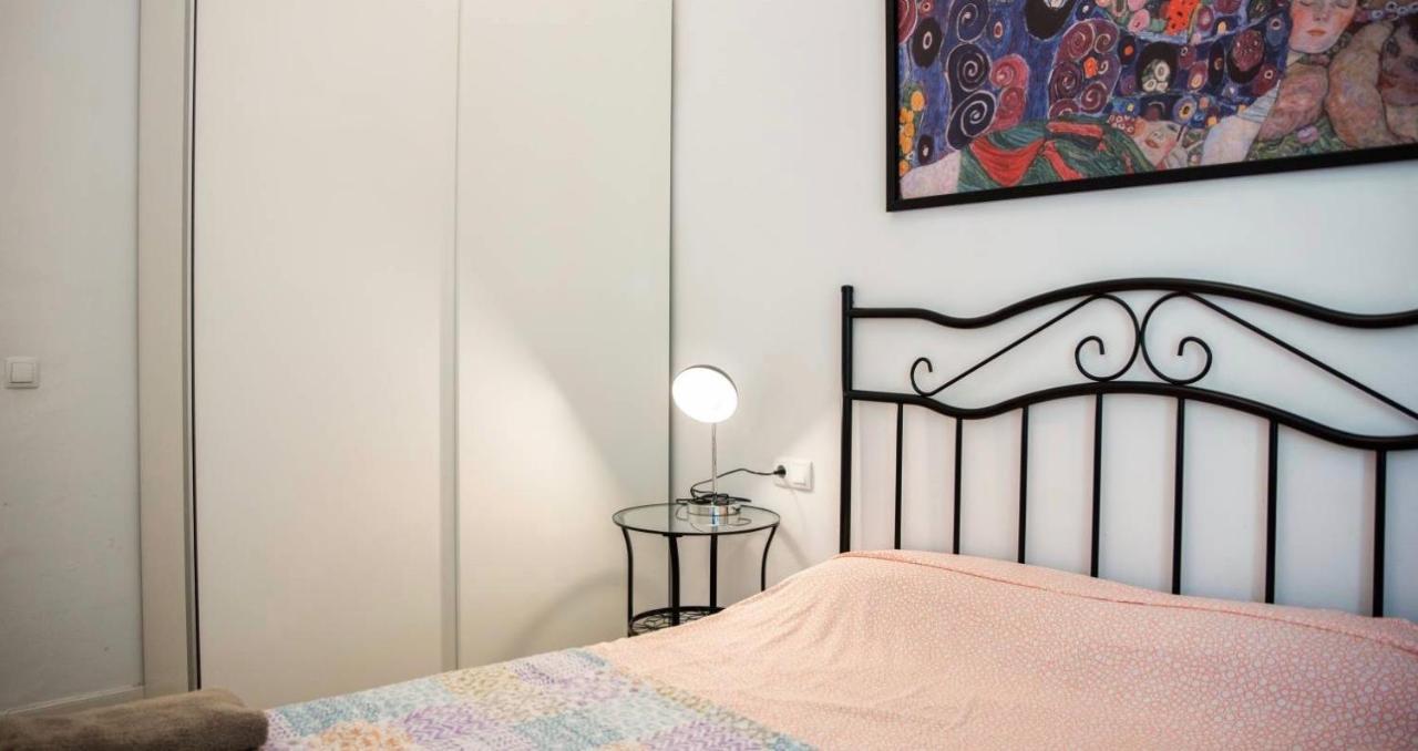 Eixample Apartments - Pova บาร์เซโลนา ภายนอก รูปภาพ
